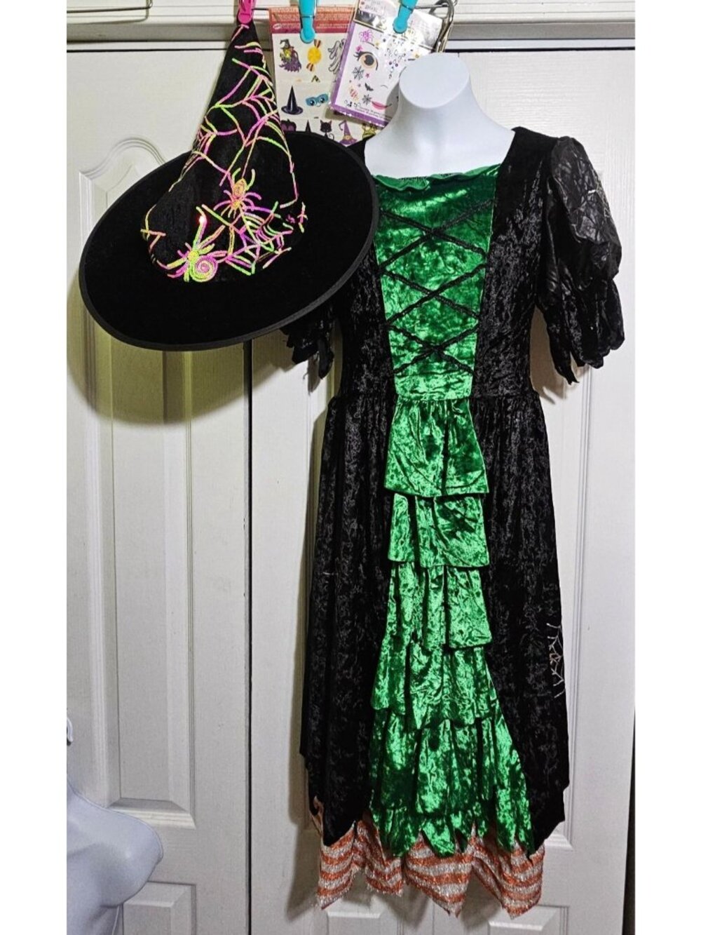Pretty Witch Costume Girls 14-16 Teen Velvet Dress Spider Hat Halloween Tattoos